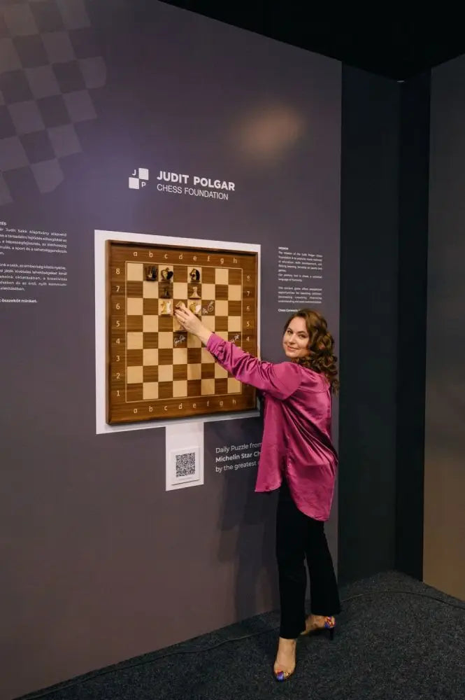 Susan (Zsuzsa) Polgar autograph close-up on ChessboArt800 — Chess Olympiad 2024 Budapest
