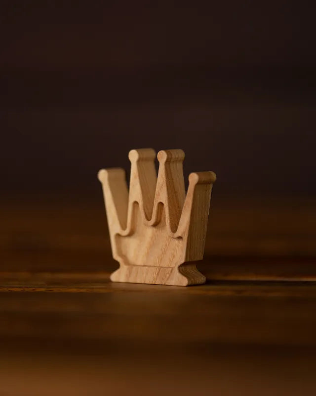 Light Chess Queen with magnets for hanging
