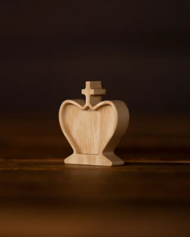 Light Chess King with magnets for hanging