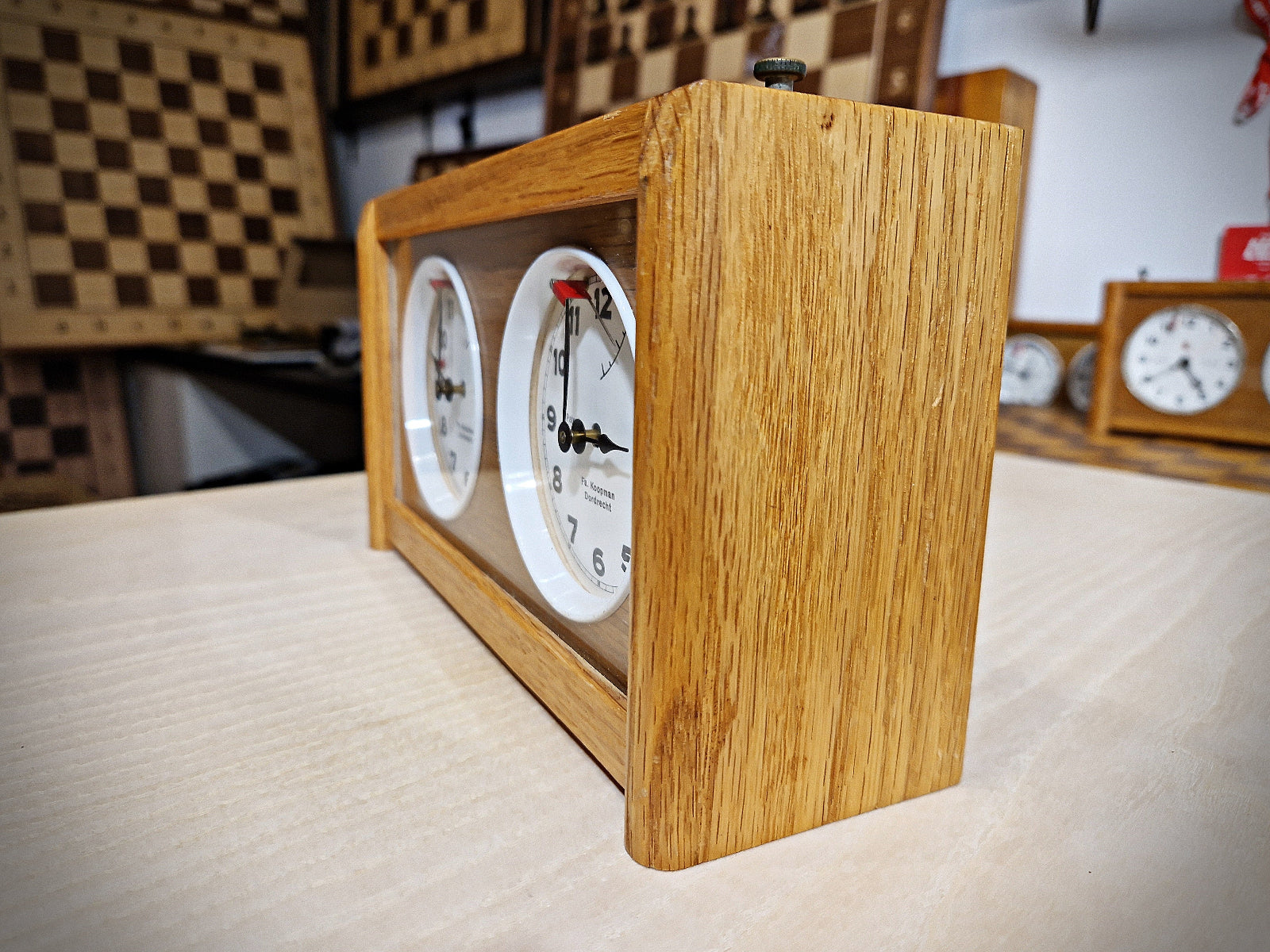 クープマン製メカニカルチェスクロック — 1980年、木製ケース – ChessboArt