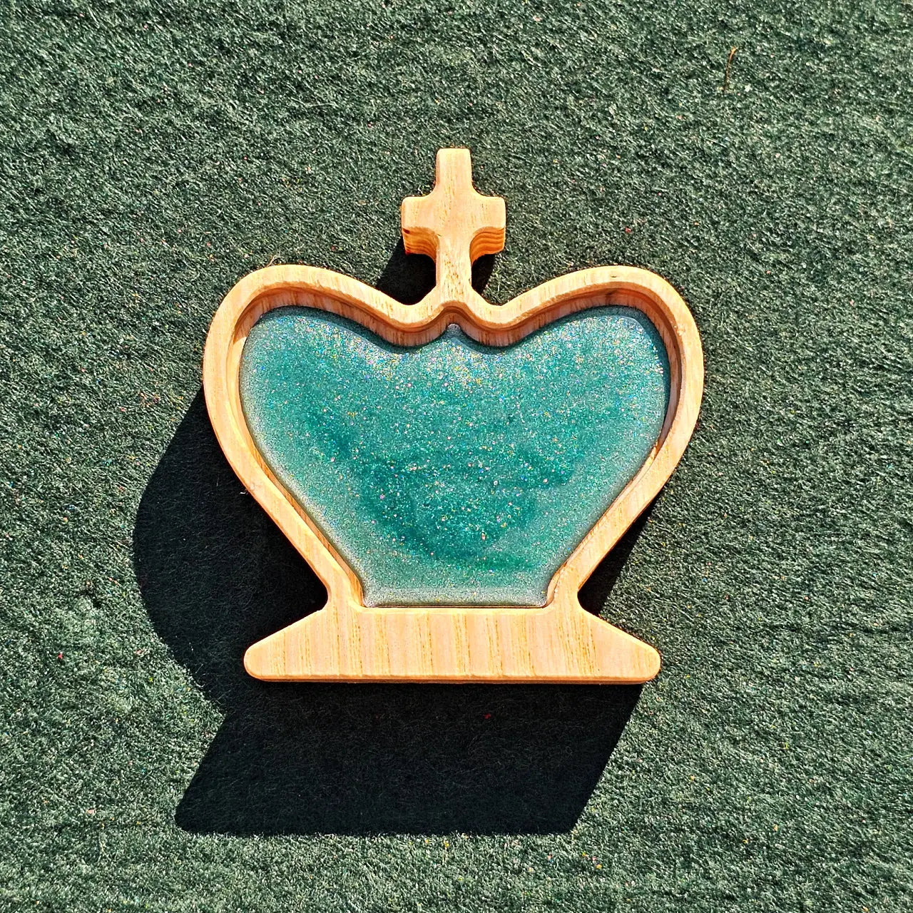 Chess king piece fitted with a pearl turquoise magnetic epoxy resin inlay