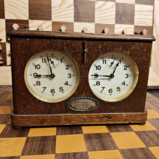 Très rare horloge d'échecs ELKA (1) - Bois, Verre Très rare horloge d'échecs ELKA (1) - Bois, Verre