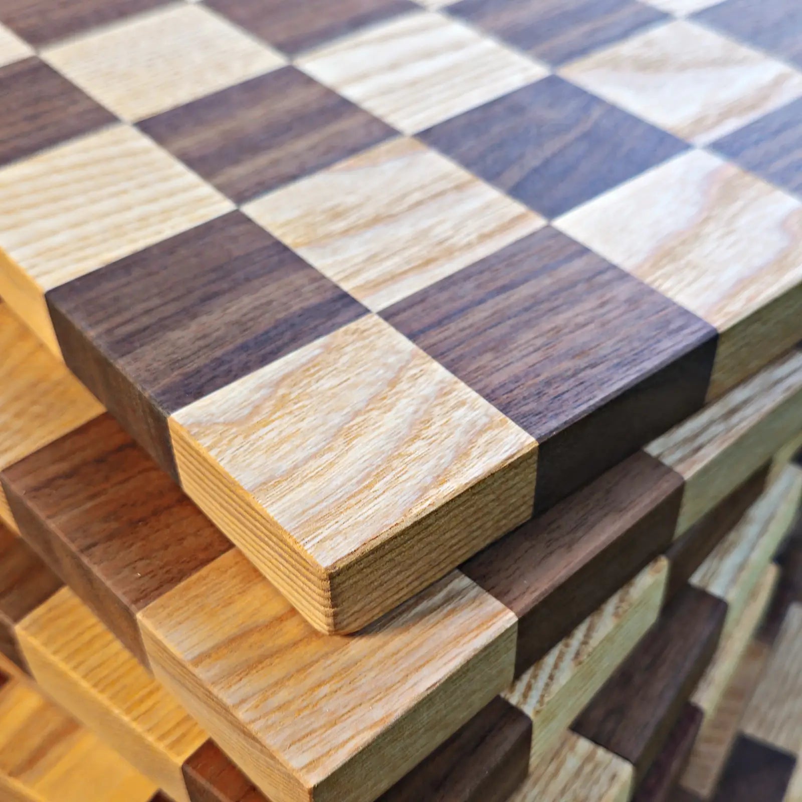 無垢木製チェスボード – ウォールナット＆アッシュ – ChessboArt